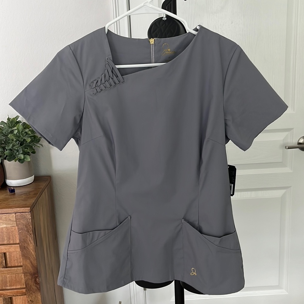 Jaanuu scrub top- gray